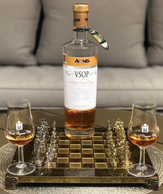 WorldCognacClub's tweet photo. Monday night is chess night at World Cognac Club. Please get in touch if you are interested to play online with different members.
#worldcognacclub #cognac #cognaclife #cognaclover #chess #chessgame #chessmaster #chessplayer #ChessCognac #VSOP #vs #xo #ABK6 https://t.co/Ef4dBXq6Q2