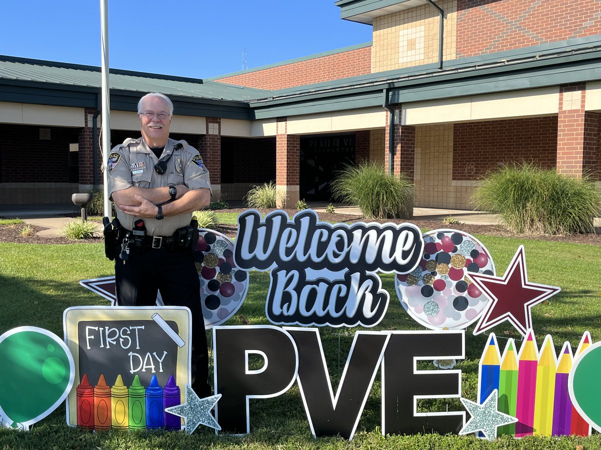 SCCMOPD's tweet image. 𝗛𝗮𝗽𝗽𝘆 𝗙𝗶𝗿𝘀𝘁 𝗗𝗮𝘆 𝗼𝗳 𝗦𝗰𝗵𝗼𝗼𝗹! 🏫 🎒📚Our School Resource Officers are ready for another exciting year with your students! #SCCPDCommunity