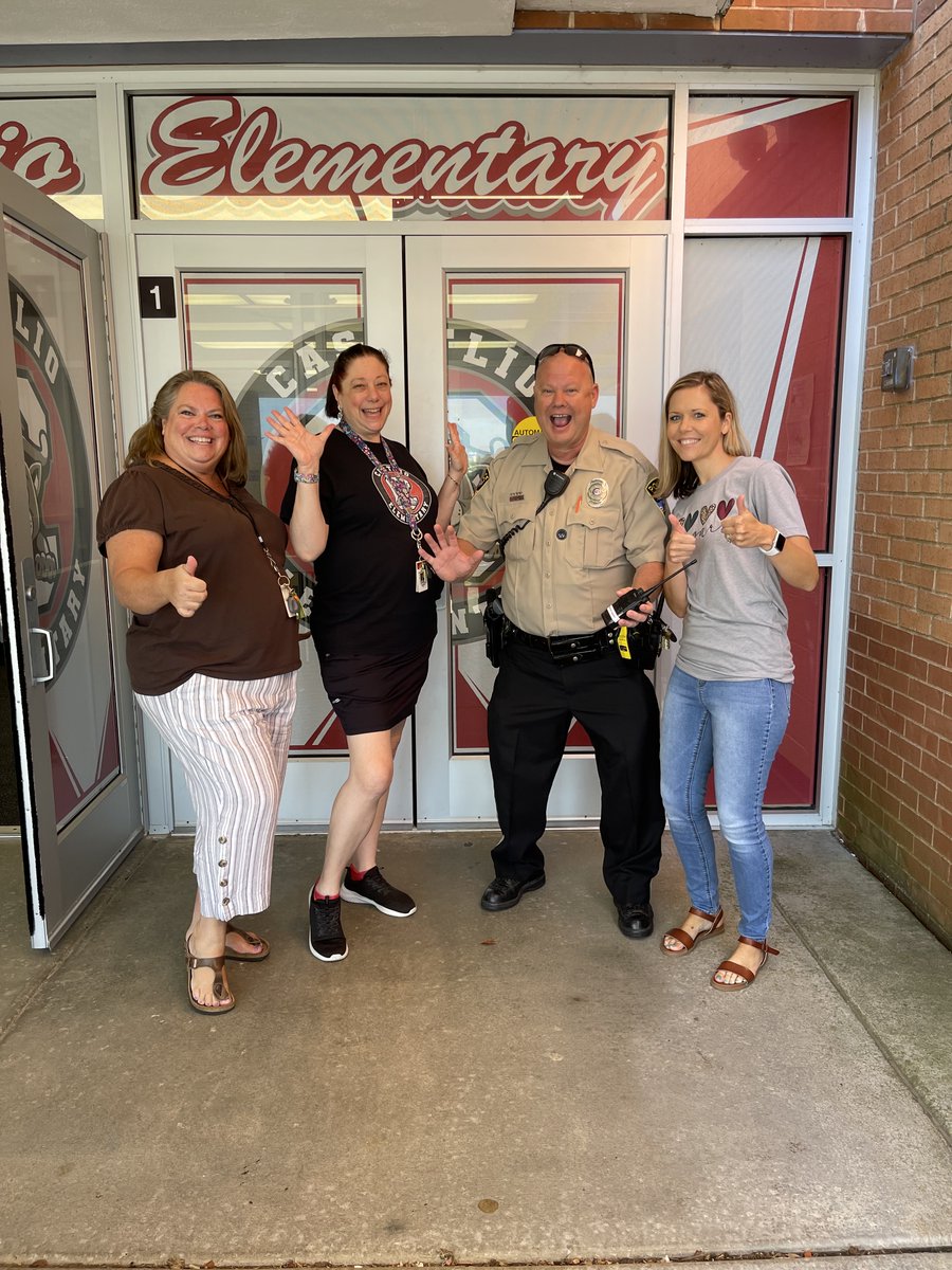 SCCMOPD's tweet image. 𝗛𝗮𝗽𝗽𝘆 𝗙𝗶𝗿𝘀𝘁 𝗗𝗮𝘆 𝗼𝗳 𝗦𝗰𝗵𝗼𝗼𝗹! 🏫 🎒📚Our School Resource Officers are ready for another exciting year with your students! #SCCPDCommunity