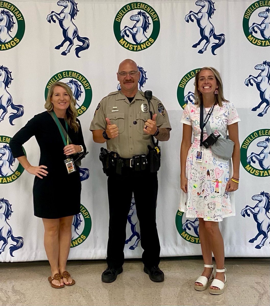 SCCMOPD's tweet image. 𝗛𝗮𝗽𝗽𝘆 𝗙𝗶𝗿𝘀𝘁 𝗗𝗮𝘆 𝗼𝗳 𝗦𝗰𝗵𝗼𝗼𝗹! 🏫 🎒📚Our School Resource Officers are ready for another exciting year with your students! #SCCPDCommunity