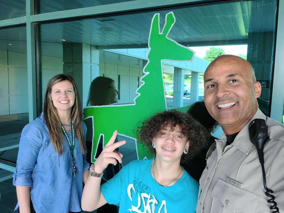 SCCMOPD's tweet image. 𝗛𝗮𝗽𝗽𝘆 𝗙𝗶𝗿𝘀𝘁 𝗗𝗮𝘆 𝗼𝗳 𝗦𝗰𝗵𝗼𝗼𝗹! 🏫 🎒📚Our School Resource Officers are ready for another exciting year with your students! #SCCPDCommunity