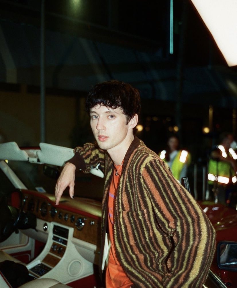 UpdatedTS's tweet photo. 📸| “The Idol coming to @hbomax s**n 💰💋💶🔥 best time of my life making this show, love everyone involved and can’t waaaiatttststattatat for you to see it”

Troye on his Instagram!   
© troyesivan https://t.co/oOUoxil4VM
