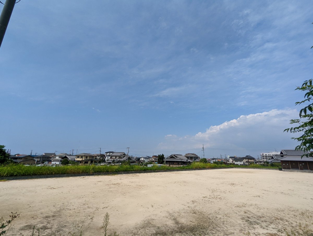 senriya_game's tweet photo. 本日は、道頓堀ZAZAにて昼寄席の準備手伝いをしてから、和泉市の営業へ。
めちゃめちゃええ天気でしたね。
今日は、子ども達に向けた職業体験教室。
売れてますか？
年収はいくらですか？
M-1は何回戦まで行ってるんですか？等、胸を貫かんばかりの質問を沢山いただき、遠い目をして空を見上げました。 https://t.co/8JAakkaKPY