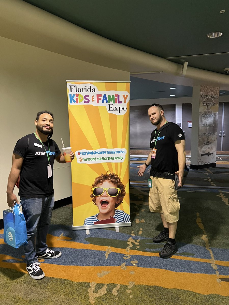 wandusofiaLA's tweet photo. Amazing event, not only did we get to set up our FL parents and kids with our #highspeedFiber, but we also got to connect with our local First Responders! Let’s go! #teamOviedo #backtoschool #FiberFlexing #attlife @JaysonGuerrier @reynaolivo1 @One_FLA @jrluna11 https://t.co/hLgsPtAcLU