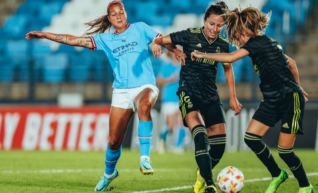 Balonazos's tweet photo. Deyna Castellanos jugó en derrota del Manchester City eliminado por el Real Madrid en Champions.
#VinotintosExt
#Deyna Castellanos
#ManchesterWoman
🔗 https://t.co/gb1PZTKqlc https://t.co/LTrEi0CFvk