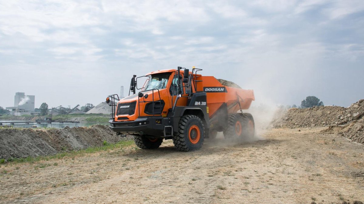 DEVELON_Europe's tweet photo. Quiet driving in #Doosan ADT 🤫
The cab in our #DA30 and #DA45 is mounted on a special rubber suspension to reduce vibration and conduction of noise into the cab. Enjoy work hours in a comfortable cabin with low noise levels 👌
Find more: https://t.co/Dk6rWSWwGd https://t.co/wyAXAaDraN
