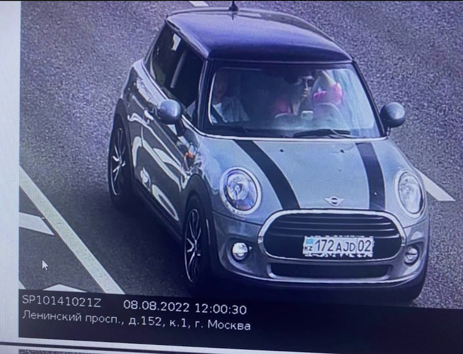JulianRoepcke's tweet photo. So the FSB
- knew her house
- searched her car
- filmed her routes
and still let her kill Dugina and leave the country safely?!
What a great service this is ... https://t.co/FME7TaQDt3