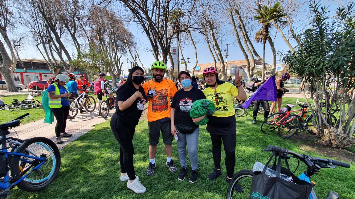 TiaPikachu's tweet photo. Ayer fue un gran día para el APRUEBO!!! 🙌💪🇨🇱❤️
Estuvimos en la gran estampatón y ciclo-marcha junto a la ciudadanía y @RevoCicliPluri Este 4 de semptiembre APROBAMOS la nueva constitución para 🇨🇱
#AprueboCrece #AprueboConEsperanza #AprueboxChile #AprueboXAmor #AprueboyPunto https://t.co/lLUyEEUOmH