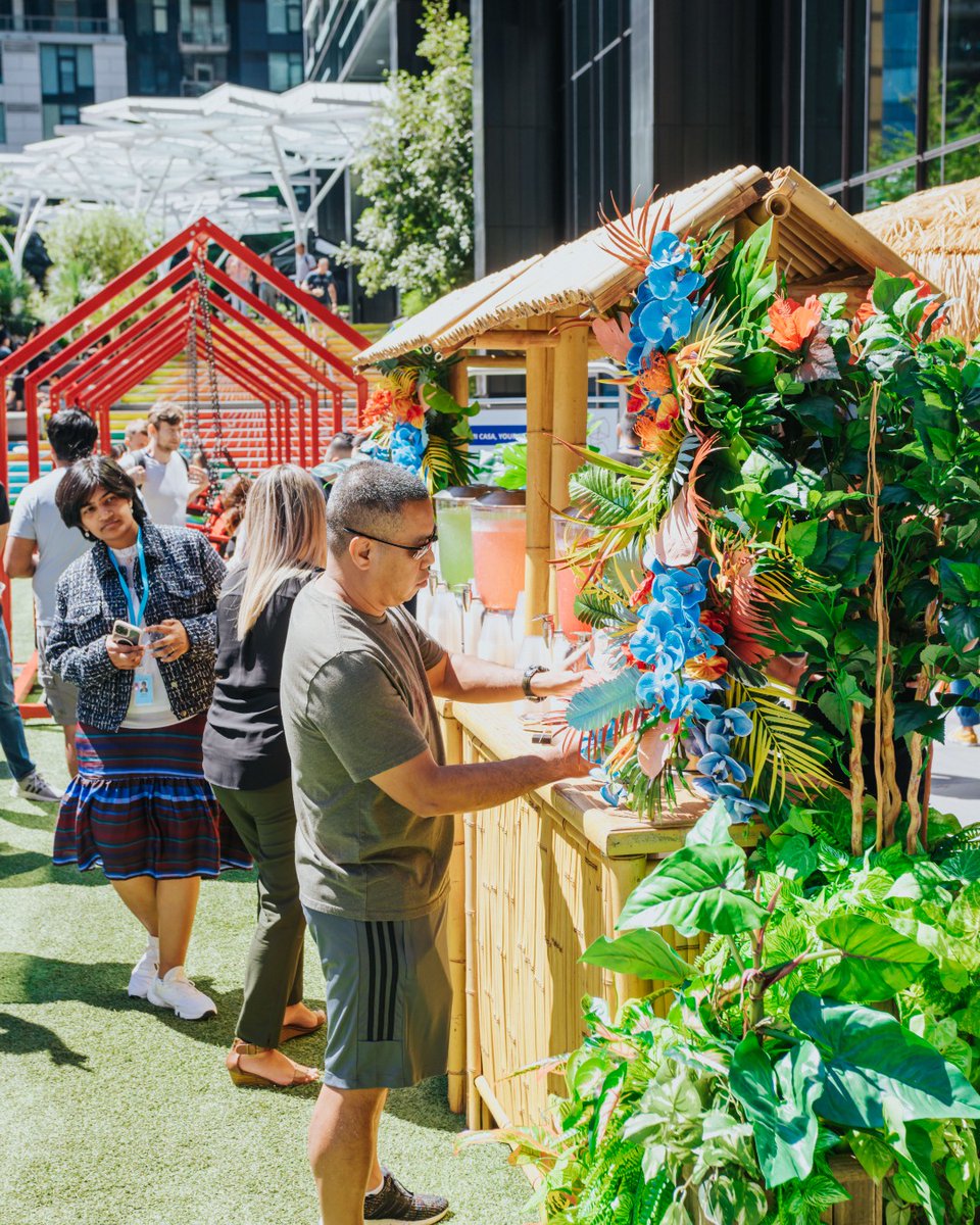 southlakeunion's tweet photo. Wowee – can you believe it has already been a whole month of #SummerinSLU fun?!​
​
📸 @jennalynnphotog https://t.co/MON0346yZw