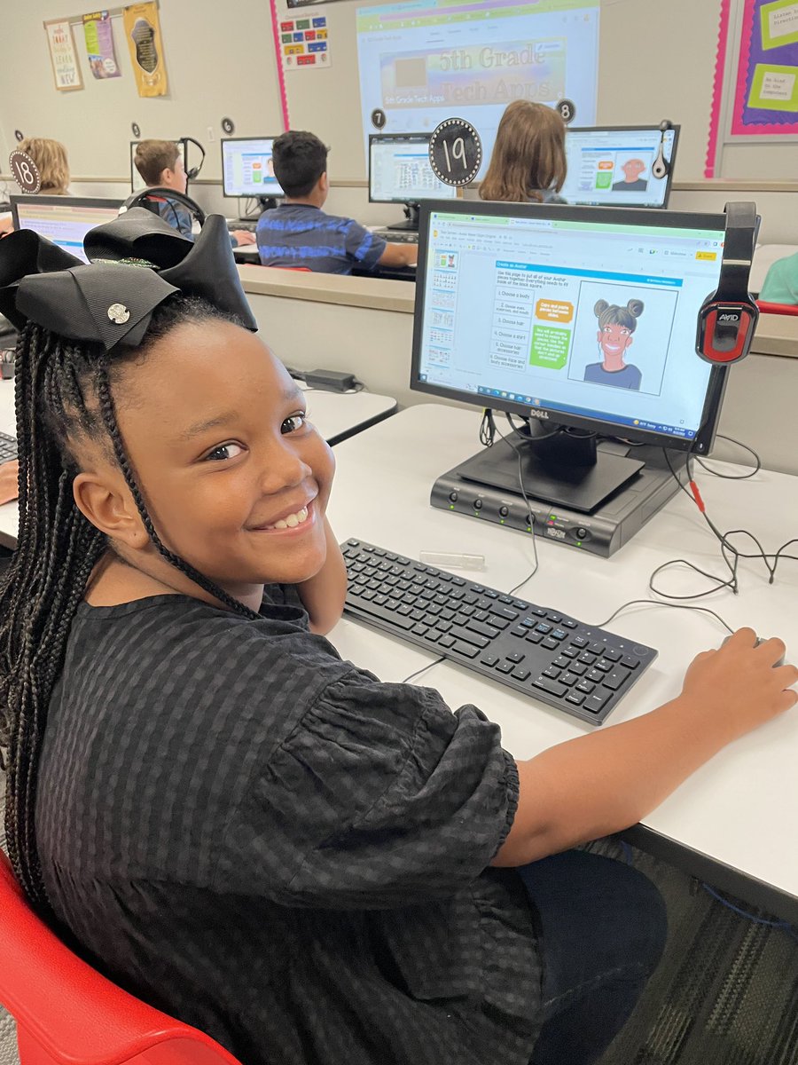 BroncoTech's tweet photo. 5th graders are enjoying making their avatars in the computer lab! https://t.co/Kzmg7TIOpm