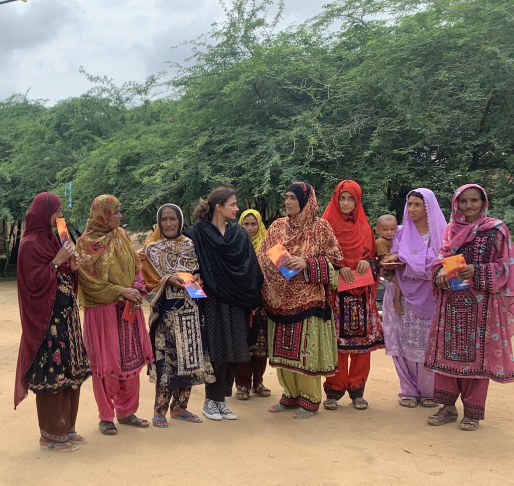 MeenayLaas's tweet photo. We are still raising funds for #PakistanFloods . Our volunteers are working in #Badin #Sindh , #Lasbela #Balochistan and #Naseerabad Balochistan. The account details are given below. You can DM for any query. We r providing cash , cooked food and relief packages as per needs. https://t.co/NiMCuggMKd