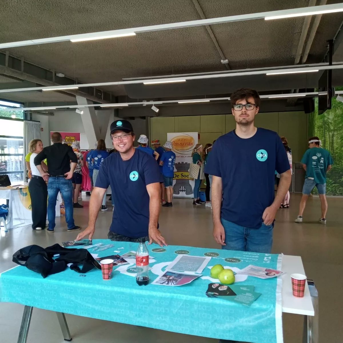 CDJA_NHN's tweet photo. Op de introductiemarkt van @inhollandalkmaar!
#CDJA #inholland #Alkmaar #intromarkt #pjo #politiek #politiekejongerenpartij #cda #studeren #studenten https://t.co/cZRvsQQyQ1