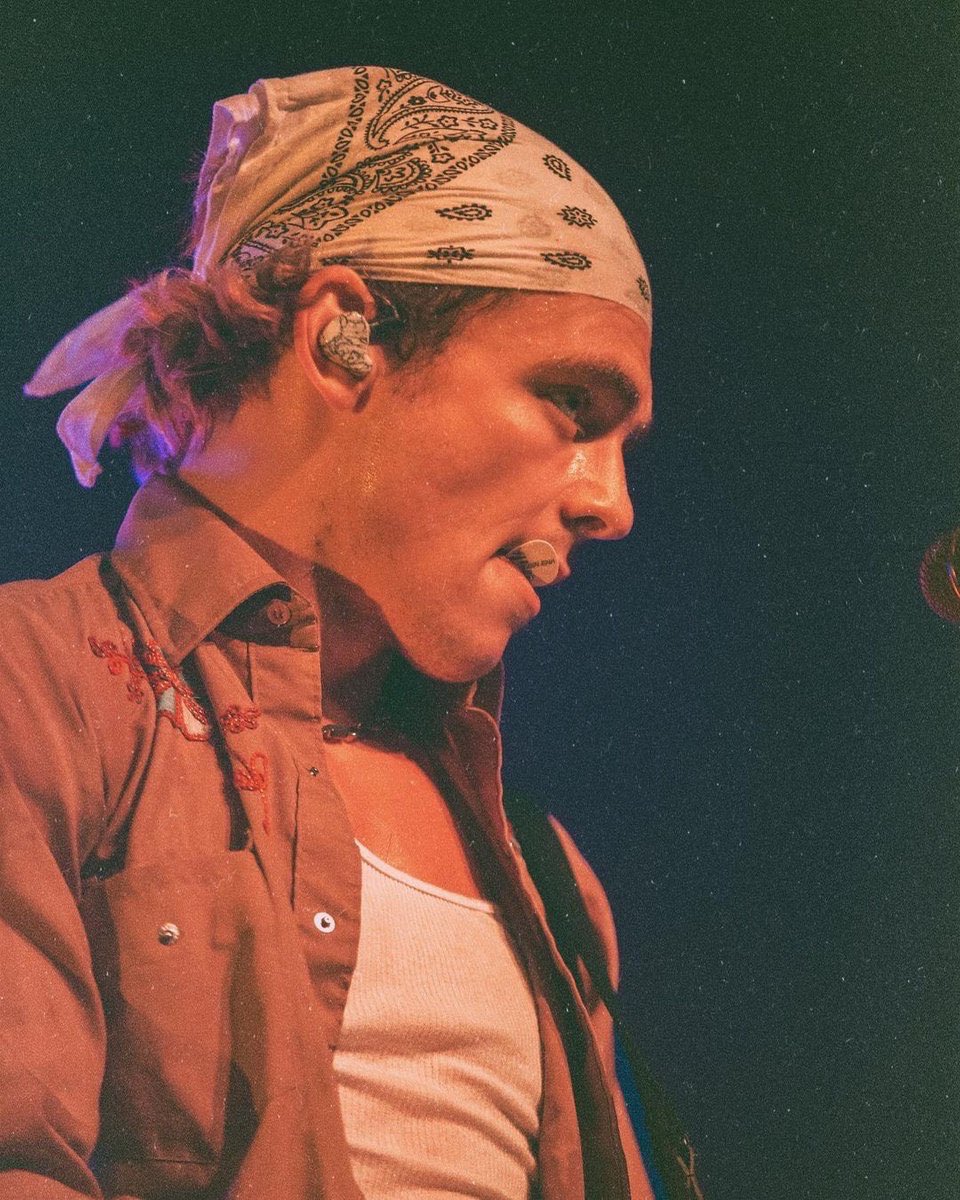 visualsross's tweet photo. ross lynch https://t.co/UFm0UWYDVx