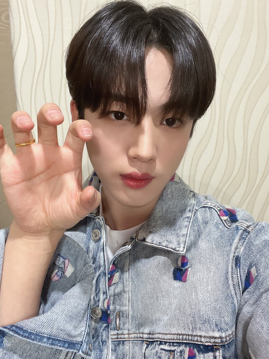 wei_source's tweet image. #위아이 #요한