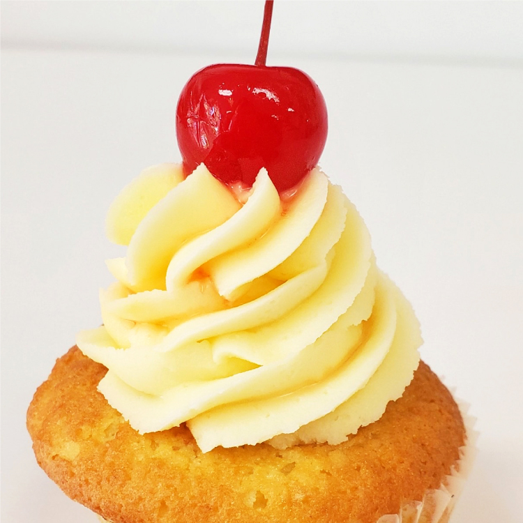 freshcupcakes's tweet photo. PINEAPPLE UPSIDE DOWN :: The classic summer treat! Today enjoy a fresh vanilla cake with crushed pineapples baked in &amp; sprinkled with brown sugar, topped with pineapple cream cheese icing &amp; a maraschino cherry. On offer M &amp; Th this August! https://t.co/jWeQ6vo306 #MakeLifeSweet https://t.co/6NWJrIciln