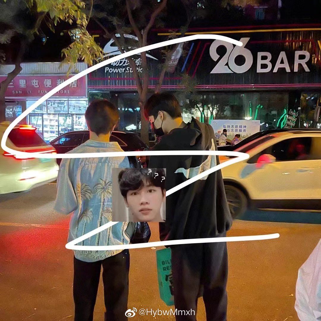 VBlack_M's tweet photo. เคอแพทค่ะ ชิมเลยไม่ต้องรอ คนนึงหางเต่าสามเหลี่ยม อีกคนท้ายทอยสี่เหลี่ยม มองจากดาวอังคารก็ใช่แล้ว https://t.co/yjZxwkGR94