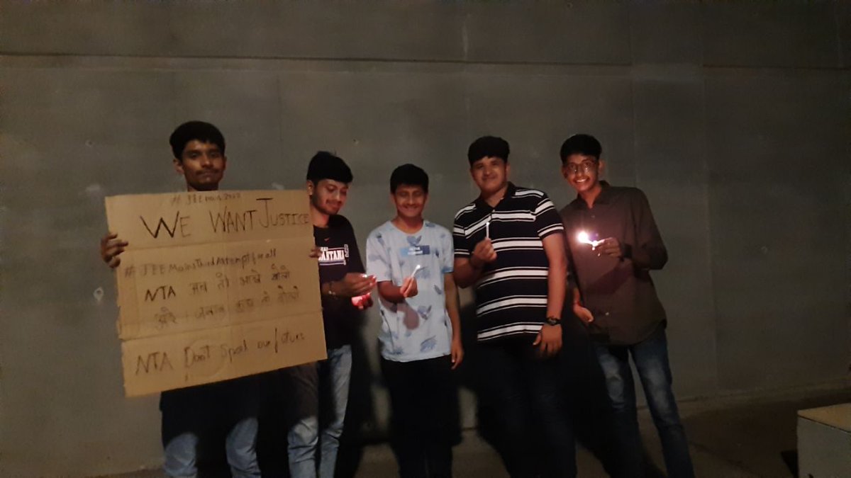Official_AISU's tweet photo. छात्रों से जो टकराएगी,
वो सरकार कैसे टिक पाएगी.

#JEEMainsThirdAttemptForAll 
#CANDLEMARCHforJeeNeetJustice https://t.co/ij6SEhwuiJ