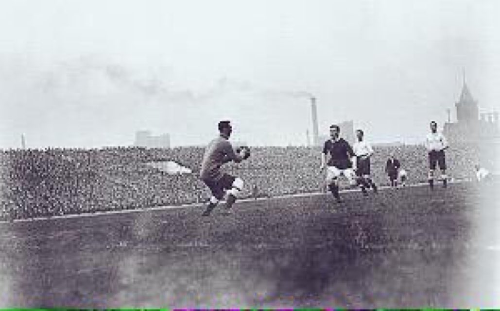 The first ever game at Old Trafford in 1910 as Manchester Utd throw away a 3 goal lead to lose 3-4 against Liverpool #MUFC #LFC