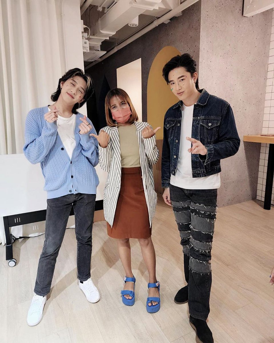 usnttrspace's tweet photo. [IG] Us with JJ from @/aoao_suphapone post

#usnttr #usnititorn
#RYM_Us #OurUs #อัสที่แปลว่าเรา
#2jkhunchalach 
#2JUs #JJUs #Remember2JUs https://t.co/3TOLTVAN6K
