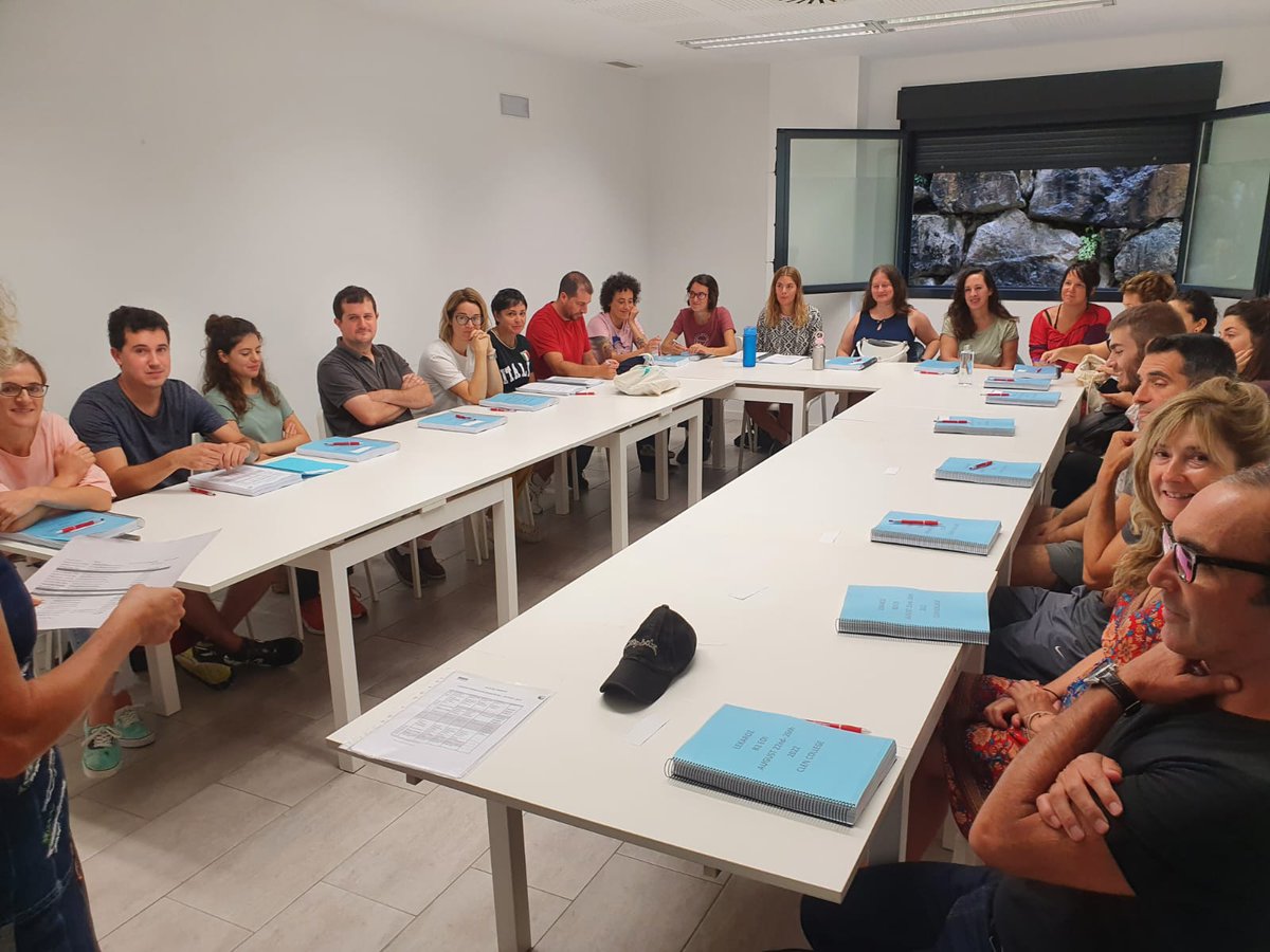 CLENCollegeih's tweet photo. En Clen CLEN COLLEGE - ih Pamplona empezamos la semana con buen pie y de una forma realmente divertida. Hemos podido trabajar con 50 profesionales de la Enseñanza para el desarrollo de competencias lingüísticas de Inglés nivel B2 y C1🤓
¡Muchas gracias a todos!
#englishteacher https://t.co/D2Gr6of1ht