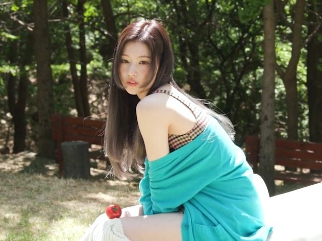 sanapics's tweet photo. sana is so fucking pretty https://t.co/MYQJmSjNsI