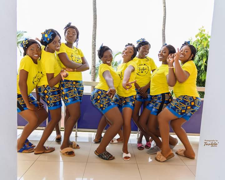 AlcefEventmgt's tweet photo. Bridesmaids shooting wedding vibes into the air🎊🥳😊!!!

ALCEF Event Management 
c/o ALCEF Park 
Mile Four, Limbe - Cameroon 
☎️: 672-311-360 ☎️: 690-030-347 https://t.co/11VmeDjRYj