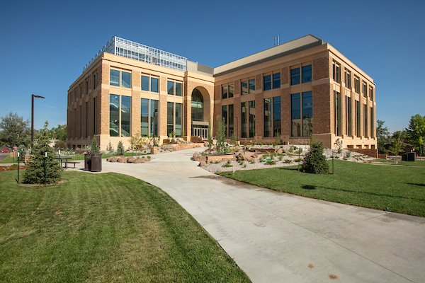 MMWyo's tweet photo. Best of luck to the class of 2026; have a great first day of classes!! We hope you enjoy all of the beautiful buildings on campus as much as we do!
#GoPokes @idlerphoto #scienceinitiative https://t.co/RwRD4ac6zF