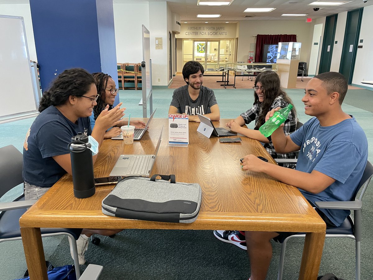FAULibraries's tweet photo. Happy first day of classes, owls! 🦉📚🎉 

FAU Libraries are here to help you with research and classes, or when you just need a quiet place to study or an advice. 

#FirstDayOfSchool #faulibraries https://t.co/nriTgrI0JB