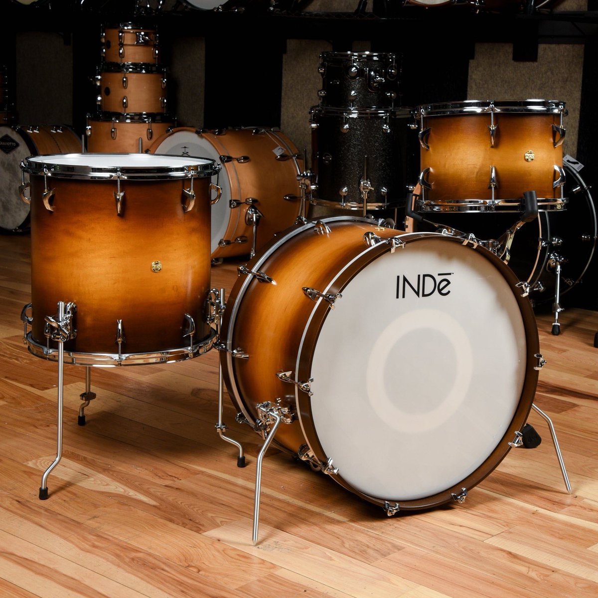 chicago_drum's tweet photo. With ultra-thin 13/16/22 maple shells and a refined tobacco burst satin finish, this @inde_drum kit is not only eye-catching, but is extremely warm and resonant. https://t.co/Ug2cYUgJJQ #cde #chicagodrumexchange #chicagomusicexchange #IndeDrums #drumshop #drumlove #CMElovestrades https://t.co/YiZ1Uo5IQn