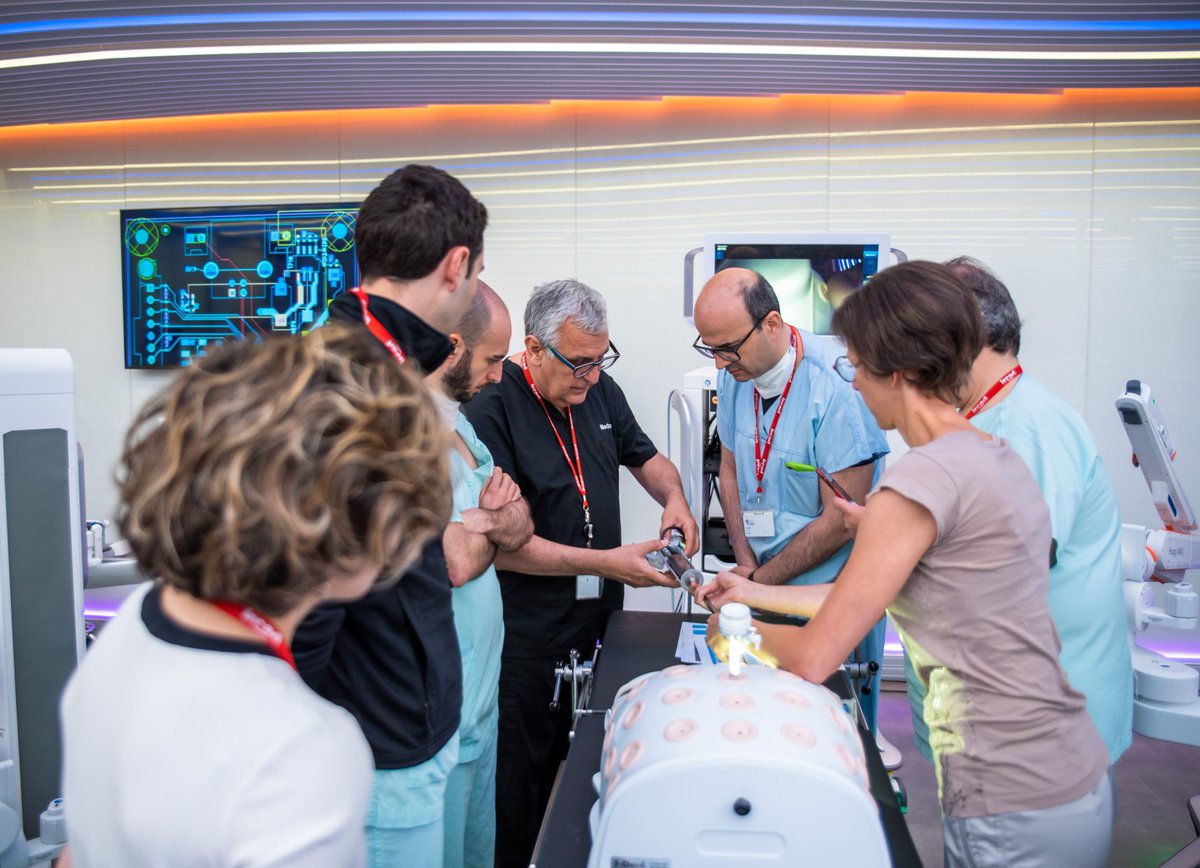 A few weeks ago, some of our experts attended a short training session given by <a href="/Medtronic/">Medtronic</a> , whose robotics platform is located in the IRCAD 3 building. This was an opportunity for them to get familiar with the different robots and to learn more about robotic surgery.