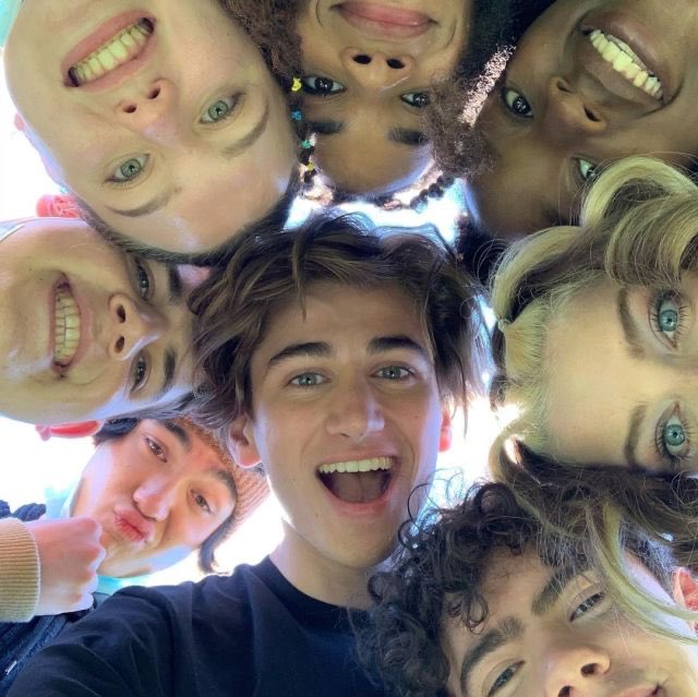 PinkNews's tweet photo. Happy 4 months to Heartstopper 🥹💖
Thank you to the cast, the crew and especially 
@aliceoseman 

We can't wait to laugh, cry and love with you a whole lot more #Season2 #Heartstopper 🍂 https://t.co/xBQj395R2G