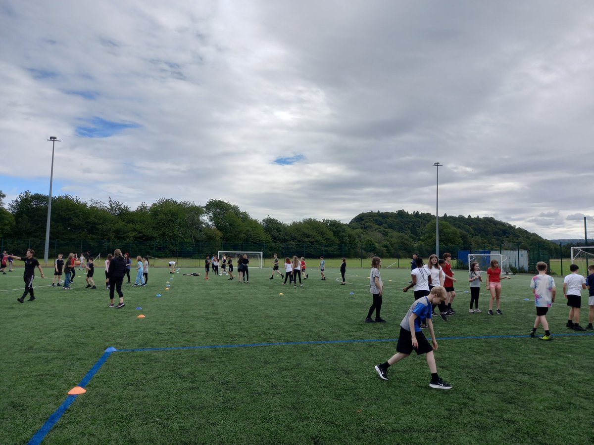 Great to be back <a href="/Charleston_PE/">Charleston PE</a> delivering Rugby to their S1s! Fantastic to see so many kids engaging and showing their skills 💚❤🦅 #hereforHighland