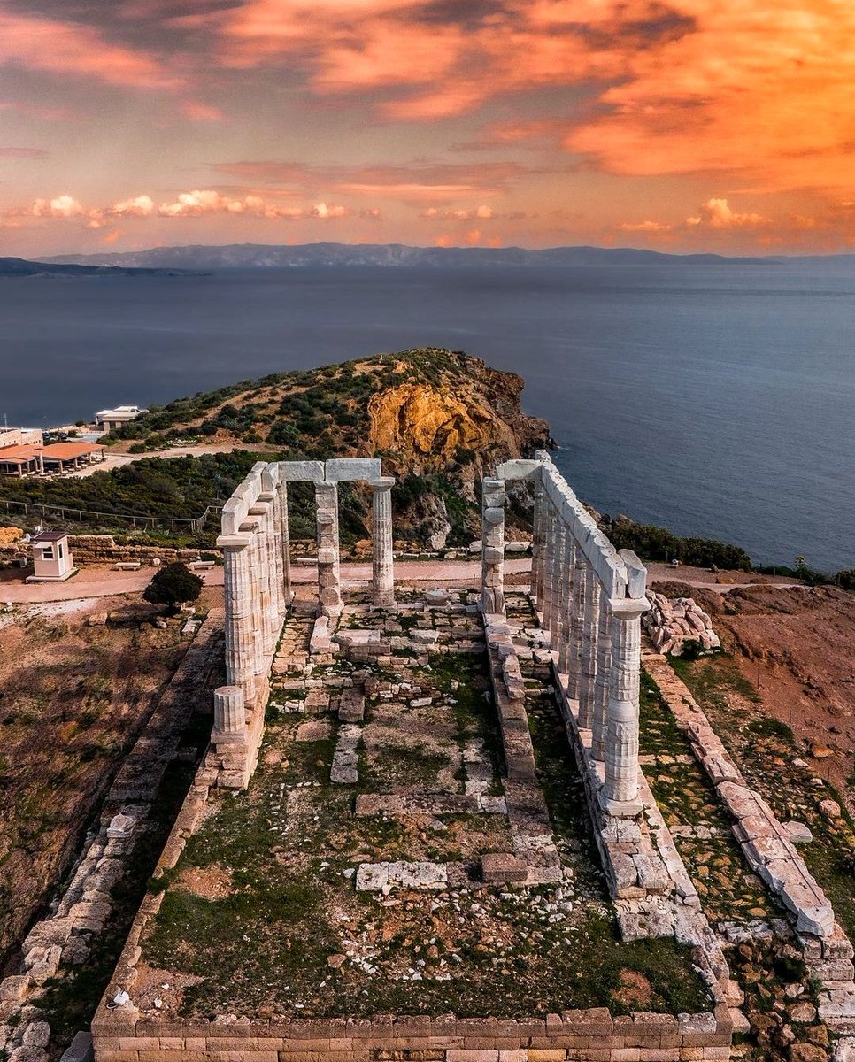 Temple of Poseidon, Cape Sounio
Attica/Greece, 5th c. BC
©t.kakavoulas
#Archaeology #AncientGreece