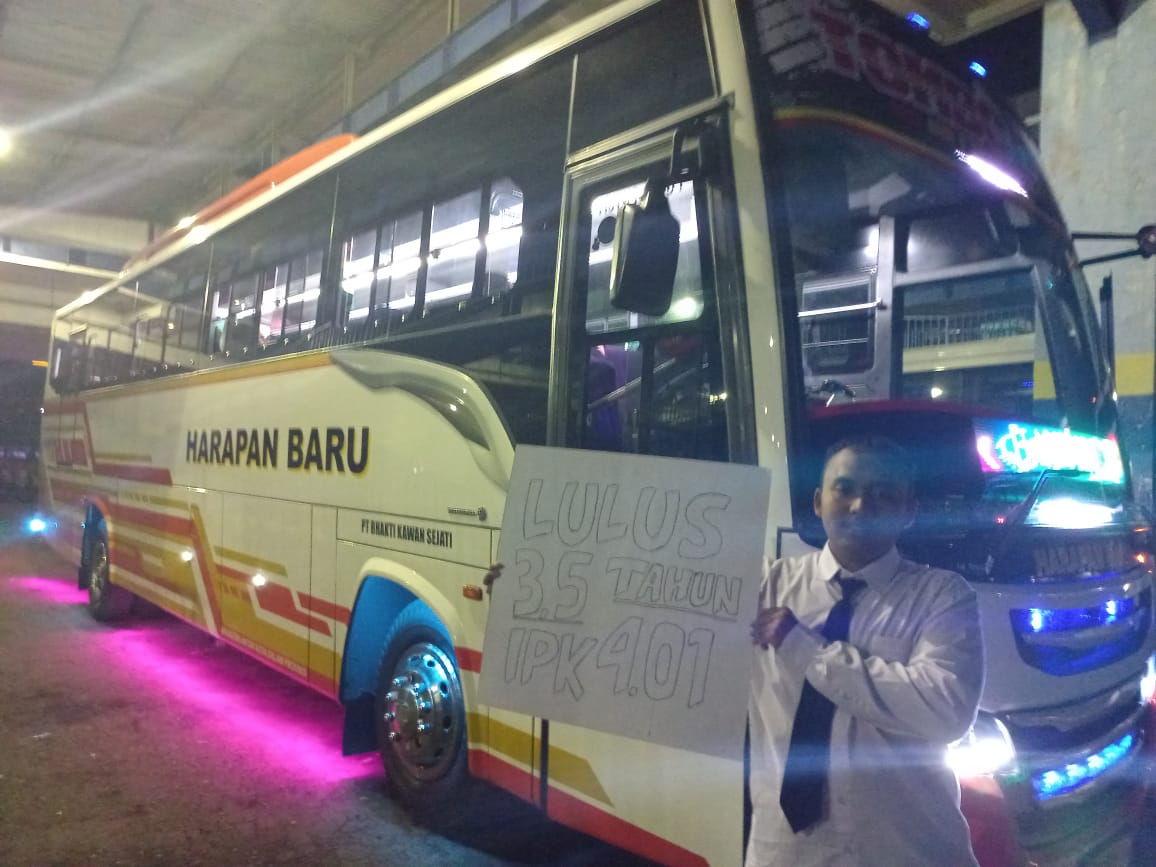 alvinsf7's tweet photo. "HARAPAN BARU MAHASISWA"
#UniversitasNegeriMalang #PKKMBUM2022 #mahasantuy #laskardewantaramuda #AbhiprayaAbhyaktaJagaddhita #Day5pkkmbum2022

@UM_1954 @BEMUMOfficial https://t.co/ER9Lq0TOSv