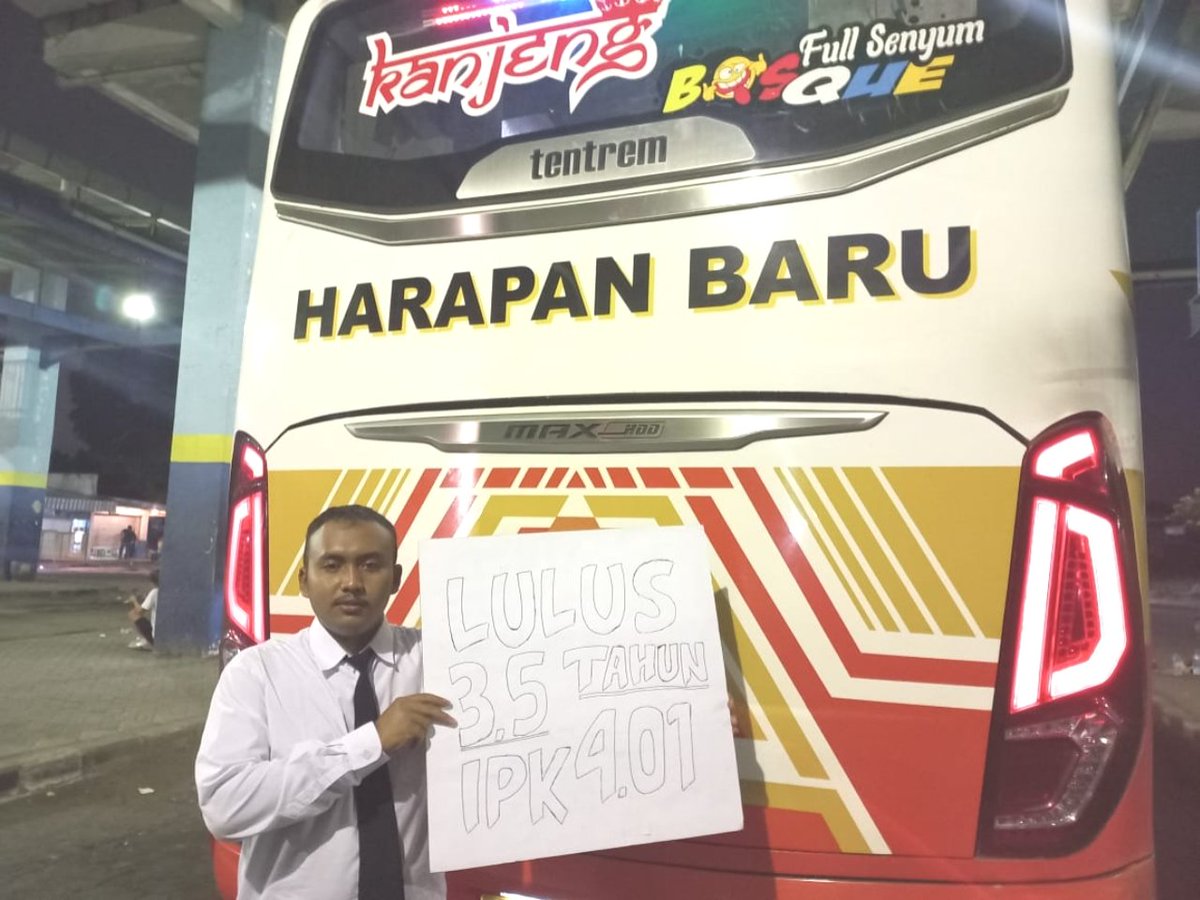 alvinsf7's tweet photo. "HARAPAN BARU MAHASISWA"
#UniversitasNegeriMalang #PKKMBUM2022 #mahasantuy #laskardewantaramuda #AbhiprayaAbhyaktaJagaddhita #Day5pkkmbum2022

@UM_1954 @BEMUMOfficial https://t.co/ER9Lq0TOSv