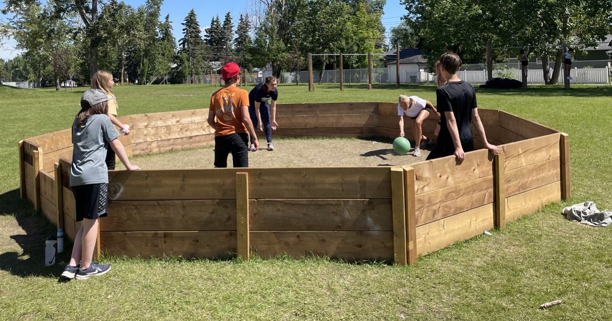 TricoCentre's tweet image. A big shout out is due to Tim Snell and crew at #TimberTown Building Centre at 230 42 Avenue SE! They generously donated the materials for our new gaga ball pit, where kids can play a fast-paced version of dodge ball. It's been used a lot this summer!

#calgary  #supportlocal