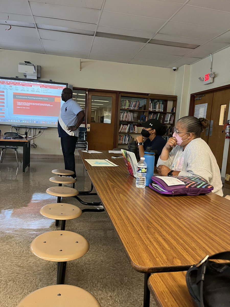 tmarshallms's tweet photo. TMMS AP Mr. King, discussing Collaborative Planning https://t.co/A9yj2tiAXh