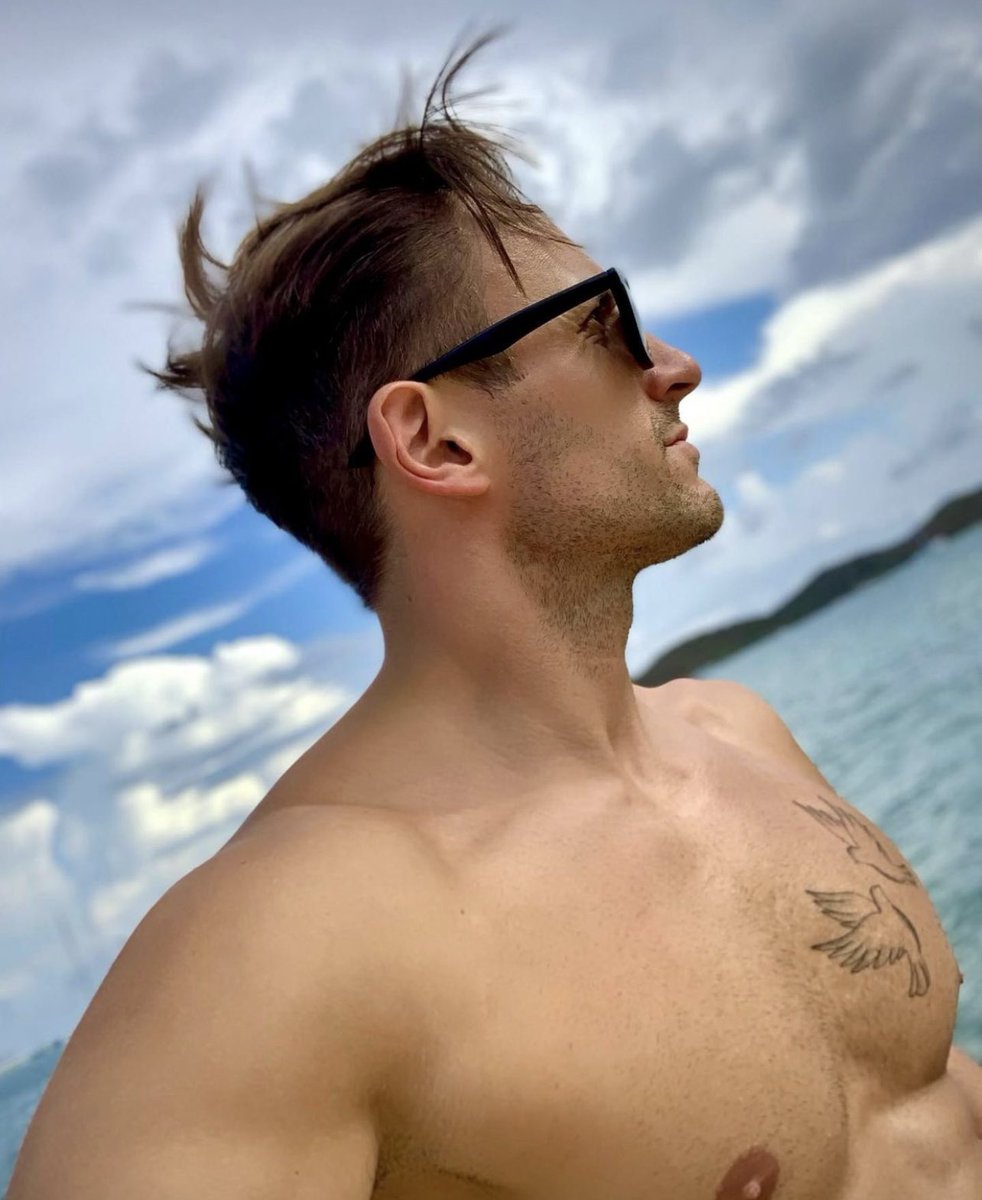 FAMOUS FIT MEN tweet media