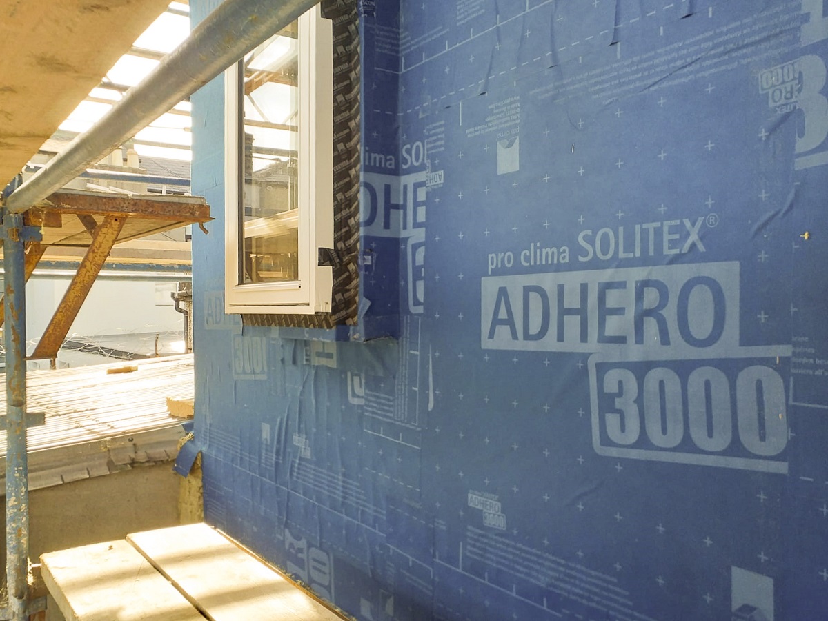ecologicalbuild's tweet photo. Another CLT #passivhaus popping up in #Dublin. This one is getting a cosy 240mm #Gutex woodfibre roof! The #CLT frame is wrapped in @proclima #Adhero peel & stick breather membrane. Can't wait to see the finished build. ๐๏ธ @edenarchitects, Marr Construction, G Frame Structures https://t.co/BhOPGhW9jh