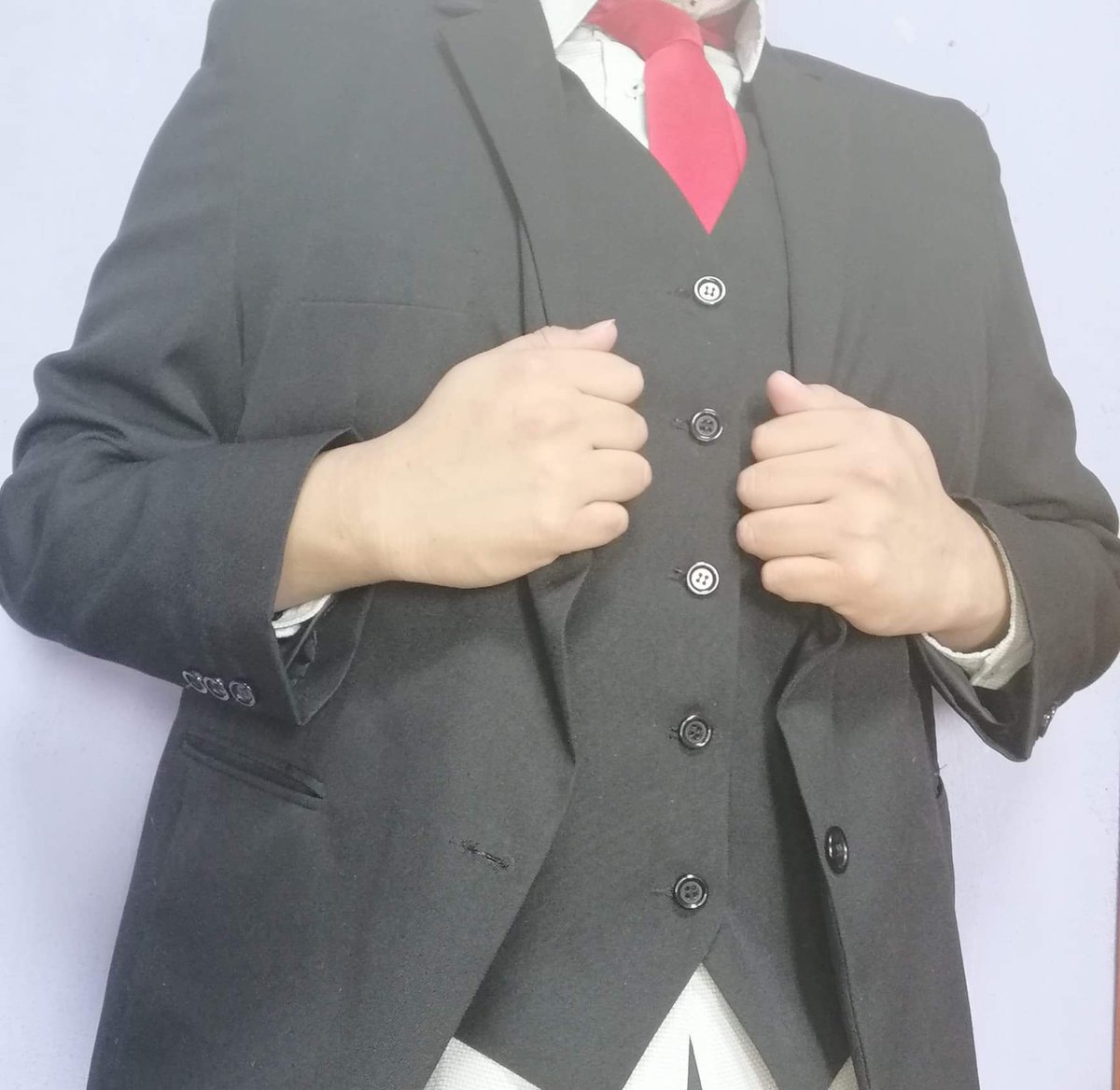 RiokuVt's tweet photo. Un poco de fanservice porque no se y ahí las tenia uwu los tqm mis hornys #Vtuber #VtuberES #Suits #suit #bdsm #vtuber18 #horny #daddy https://t.co/MPmwDAqaCG