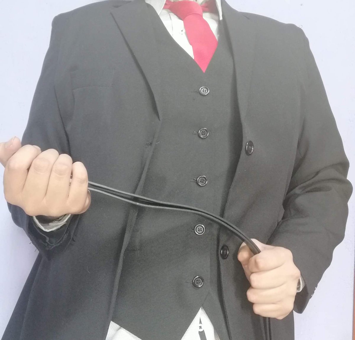 RiokuVt's tweet photo. Un poco de fanservice porque no se y ahí las tenia uwu los tqm mis hornys #Vtuber #VtuberES #Suits #suit #bdsm #vtuber18 #horny #daddy https://t.co/MPmwDAqaCG
