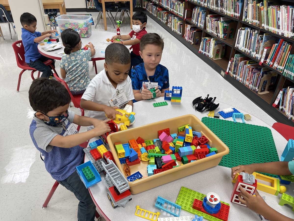 Our @Magrill_AISD Mustangs are loving learning to create in our library Makerspace centers! #GreatnessTogether #AldineConnect @aldinelibraries @Primary_AISD