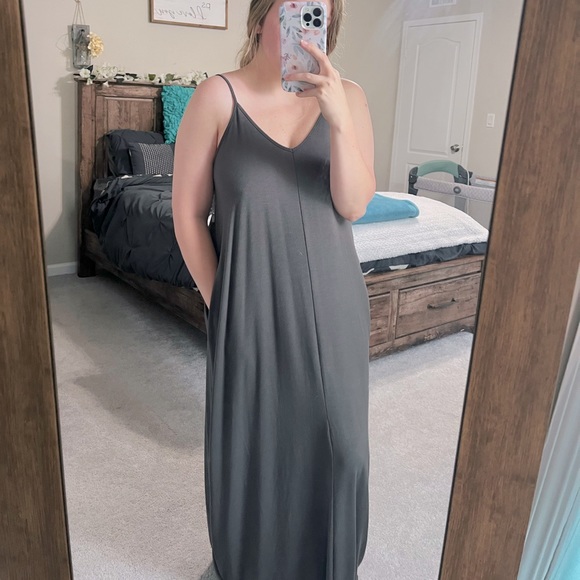 dree_miller's tweet photo. So good I had to share! Check out all the items I'm loving on @Poshmarkapp #poshmark #fashion #style #shopmycloset #freepeople #encreme #zenanaoutfitters: https://t.co/T7PglMCx49 https://t.co/cJDGudctzQ
