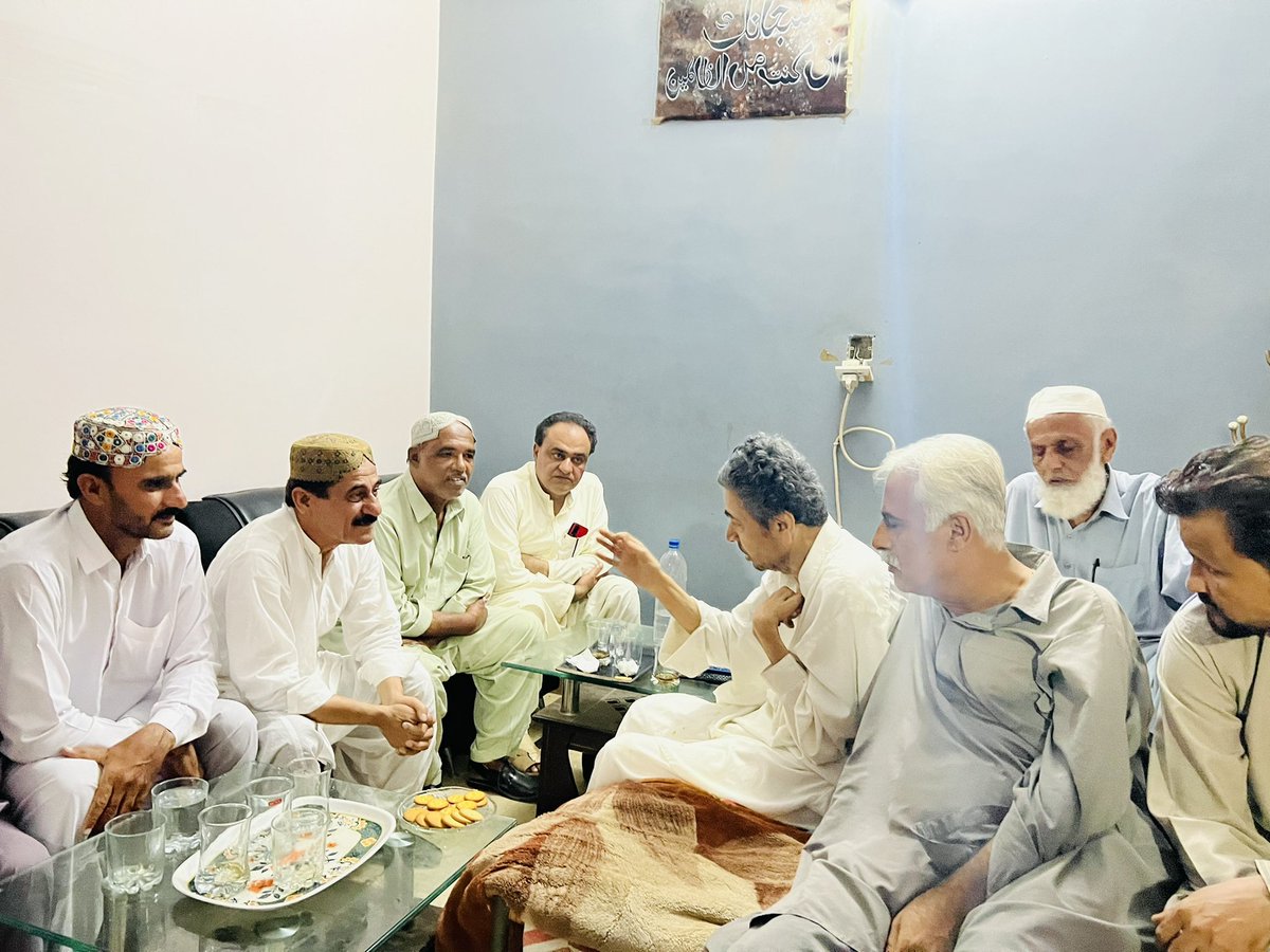 janmohdppp's tweet photo. صدر پی ایس 127/88/89 ملیر و نامزد امیدوار یوسی وائس چیئرمین غازے داؤد بروہی جان محمد بلوچ نے نامزد امیدوار چیئرمین  محمد نواز کے ہمراہ سابق صدر پی پی پی ضلع ملیر و سابقہ MNA شیر محمد بلوچ سے ملاقات کی۔
@BBhuttoZardari https://t.co/yiXGsstY0E