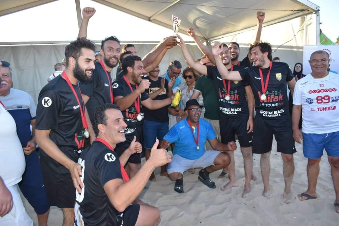 FTHB_TN's tweet photo. Les champions de #Tunisie 🇹🇳 de #BeachHandball
El Baath Sportif Beni Khiar (Hommes)
L'Association Sportive de Zaghouan (Femmes)
#BeachHand https://t.co/5WwFKvGEEN