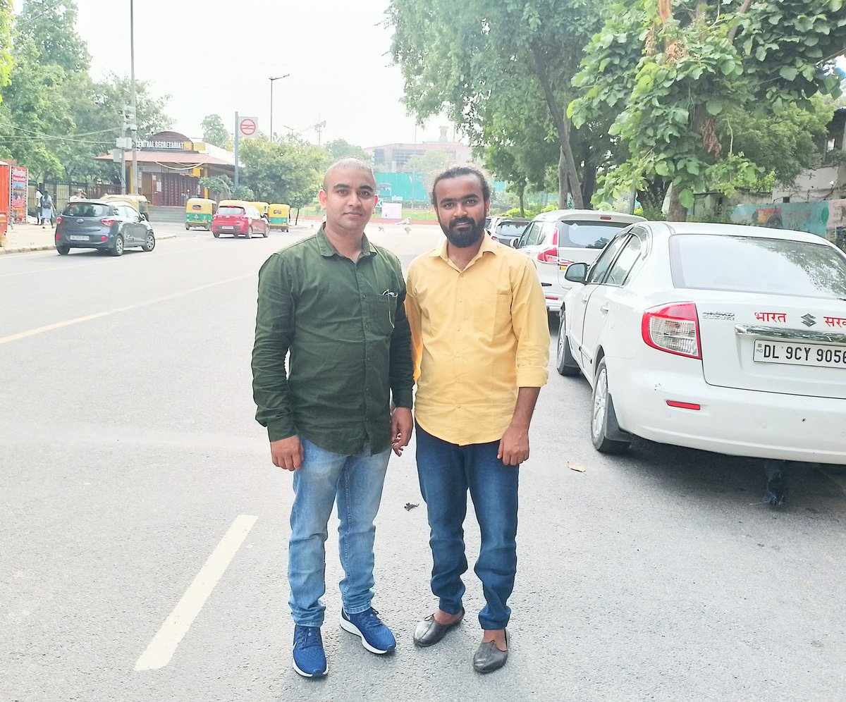vedicdwivedis's tweet photo. अपनी तो गुज़री है अक्सर अपनी ही मन-मानी में,
लेकिन अच्छे काम भी हम ने कर डाले नादानी में।
~ विलास पंडित मुसाफ़िर
#awriterdeepak @imayanktiwari https://t.co/1qp8NJDG8E