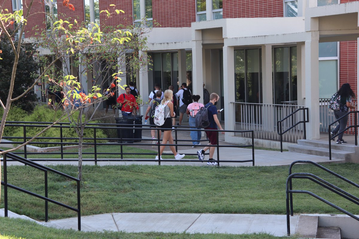 wkuogden's tweet photo. Happy #WKUFirstDay! We're at the top of The Hill to help you find your classes, provide campus maps and bus schedules, and we're even passing out FREE water and swag!  We hope you have a great first day! https://t.co/X6BjKJYhAc