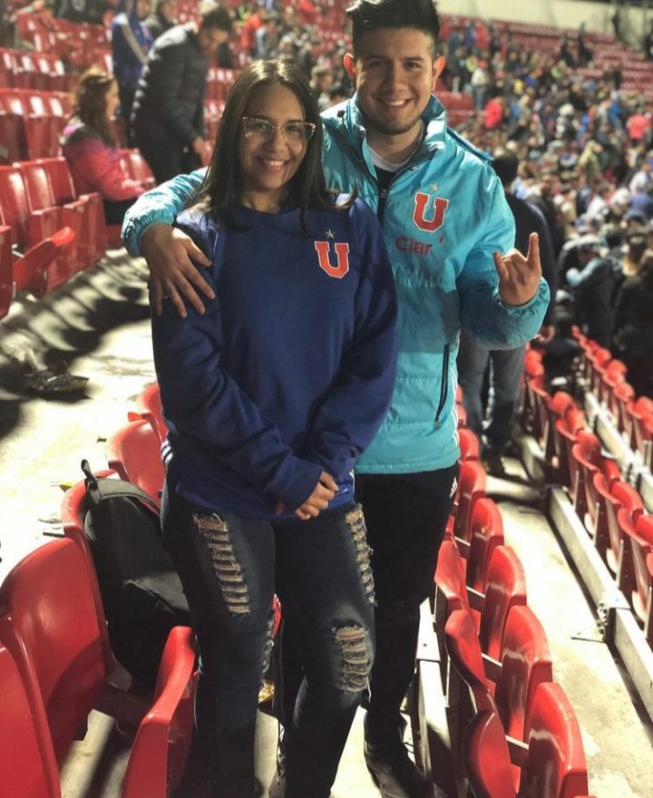 natiuzkmainolf's tweet photo. @Betano_CL Tío betano somos de la quinta región y justo conocí al actual padre de mi hijo, nuestra primera cita fue en el Estadio Nacional previo al estallido, me encantaría volver a repetirla en playa ancha #AlEstadioConBetano con el mejor auspiciador de la U https://t.co/S7BZ6NQpuY