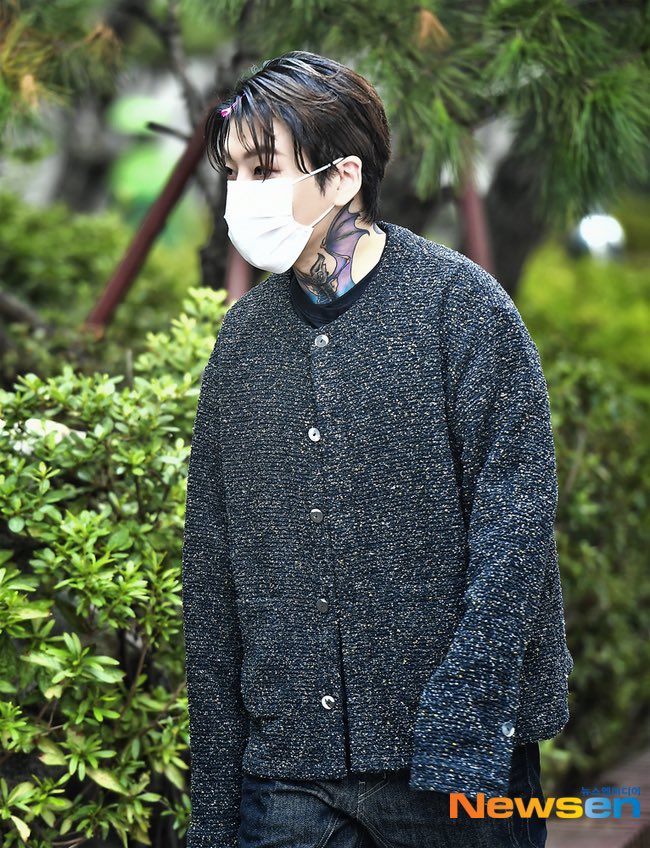 BrazilBlockB's tweet photo. [📷|🦇] Fotos de Taeil à caminho do Immortal Songs 2.

Parece um vampirinho iti 🥺🖤 https://t.co/4XcurBFFMj