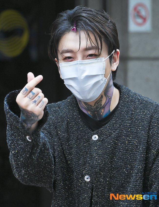 BrazilBlockB's tweet photo. [📷|🦇] Fotos de Taeil à caminho do Immortal Songs 2.

Parece um vampirinho iti 🥺🖤 https://t.co/4XcurBFFMj